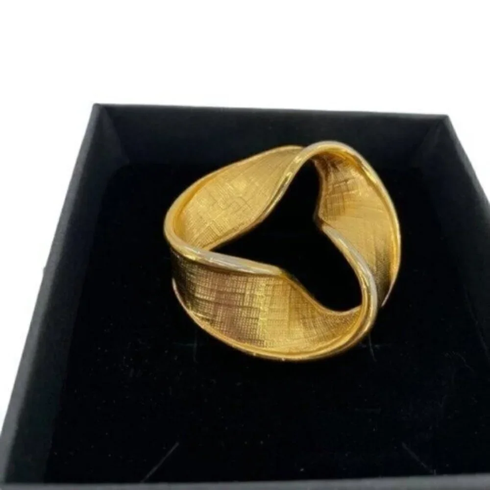 Vintage Napier Textured Circular Ribbon Two Tone Signed Brooch